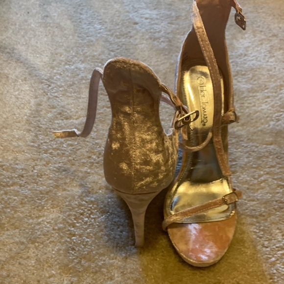 Heels size 9.5 - Picture 2 of 3